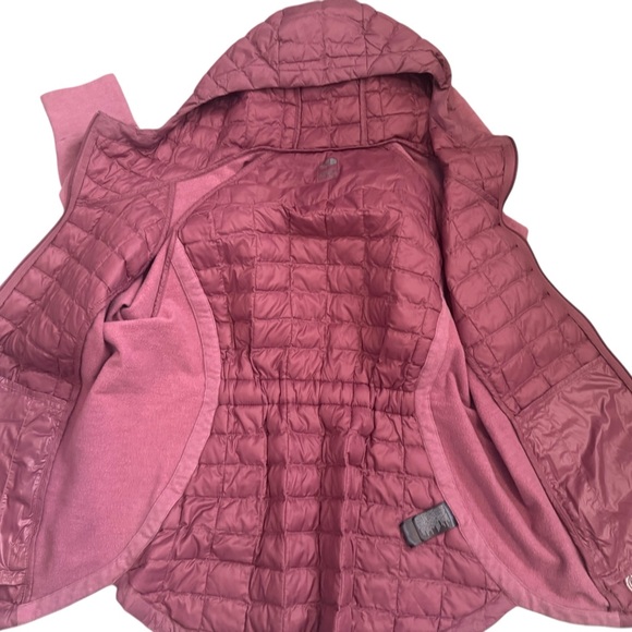 The Northface Thermoball Pink Quilted Hooded Jacket Size XL - Picture 3 of 10